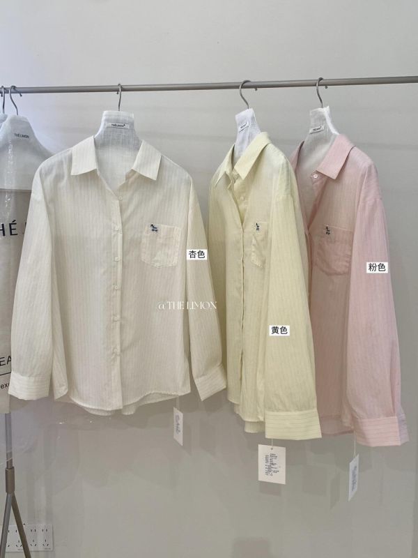 粉嫩嫩顯白小馬刺繡慵懶條紋襯衫-3色 粉嫩嫩顯白小馬刺繡慵懶條紋襯衫-3色