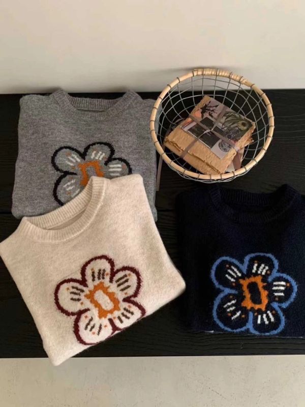 Korea 可愛小花毛衣-3色 Korea 可愛小花毛衣-3色