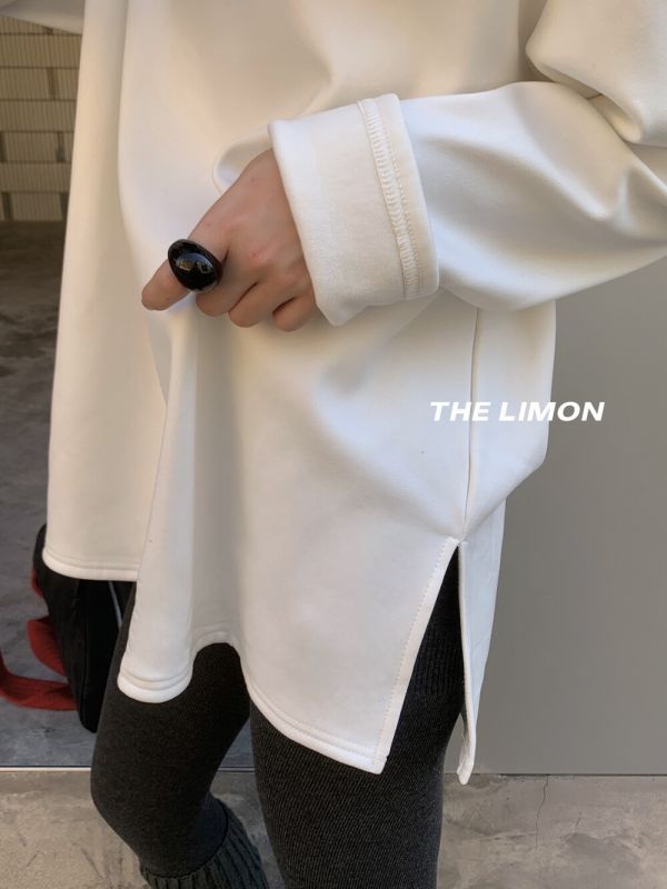 內裏加絨 冬季實穿大白T 寬鬆開衩上衣 內裏加絨 冬季實穿大白T 寬鬆開衩上衣