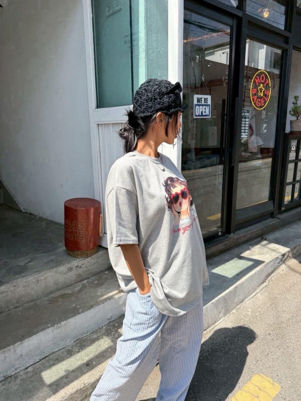捲髮墨鏡女孩 大版下身失蹤寬鬆tee-3色 捲髮墨鏡女孩 大版下身失蹤寬鬆tee-3色