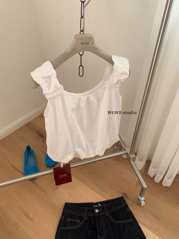 簡約褶皺寬肩帶甜美短款背心-3色 簡約褶皺寬肩帶甜美短款背心-3色