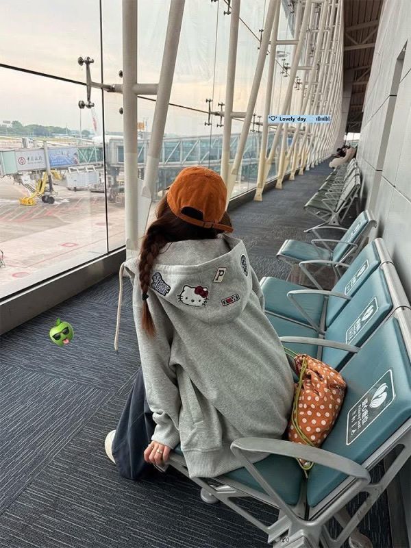 吸睛貼章刺繡kitty連帽外套 吸睛貼章刺繡kitty連帽外套