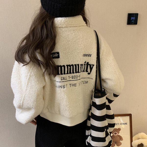質感字母刺繡 搖粒絨短款夾克羊羔毛外套 質感字母刺繡 搖粒絨短款夾克羊羔毛外套