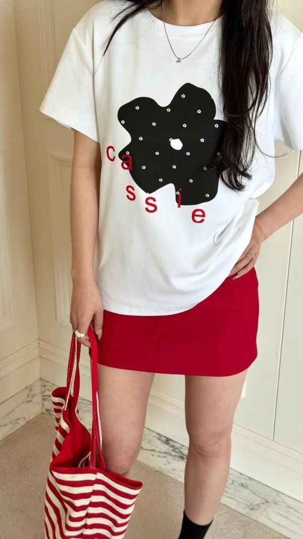 cassie英字花朵印圖tee-4色 cassie英字花朵印圖tee-4色