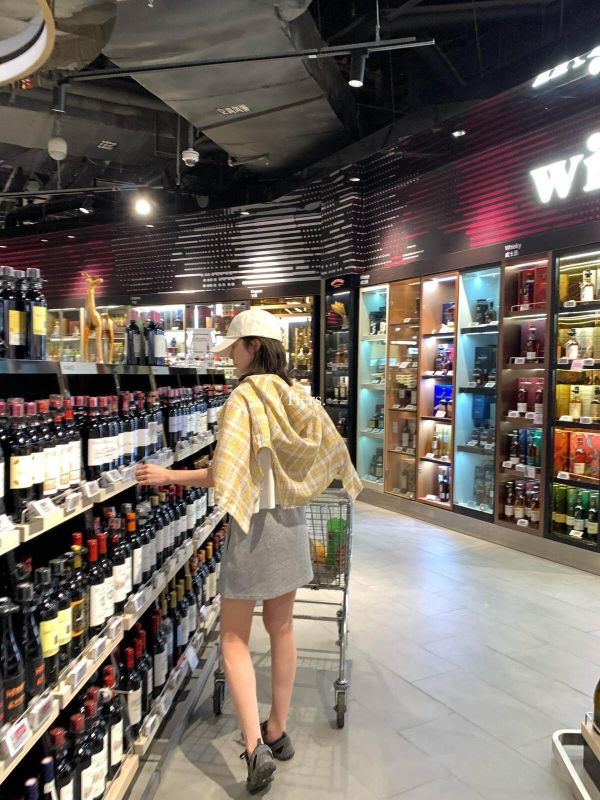 襯衫控的鬆弛感穿搭 顯白格子薄襯衫上衣 襯衫控的鬆弛感穿搭 顯白格子薄襯衫上衣