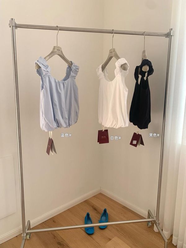 簡約褶皺寬肩帶甜美短款背心-3色 簡約褶皺寬肩帶甜美短款背心-3色