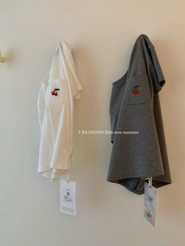 小櫻桃口袋正肩棉tee-2色 小櫻桃口袋正肩棉tee-2色