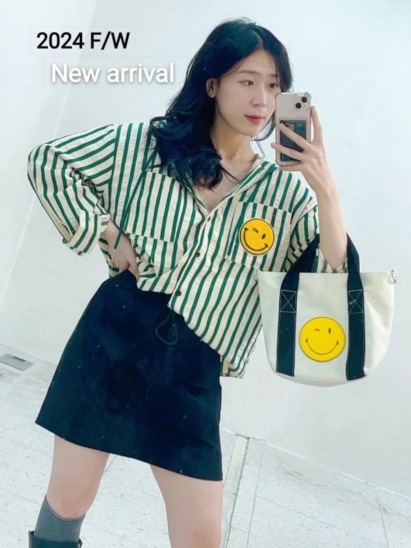 Korea 條紋笑臉貼布連帽襯衫 Korea 條紋笑臉貼布連帽襯衫