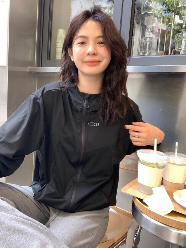 簡約風輕運動戶外連帽外套-4色 簡約風輕運動戶外連帽外套-4色