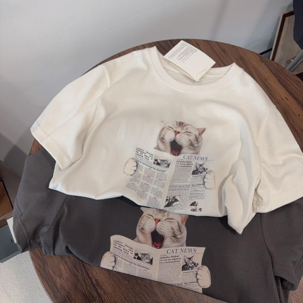 超可愛貓咪看報減齡印花T恤-2色 超可愛貓咪看報減齡印花T恤-2色