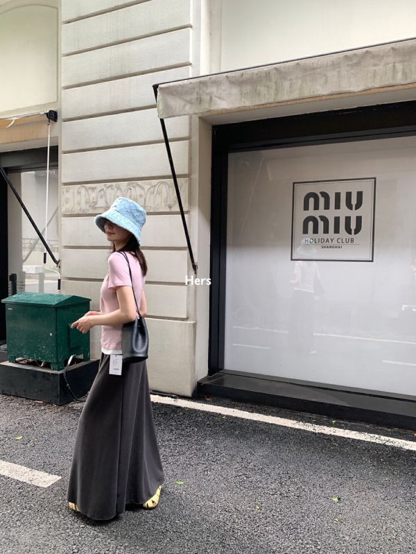 紙片瘦瘦裙 基礎百搭質感超舒服半身裙-3色 紙片瘦瘦裙 基礎百搭質感超舒服半身裙-3色