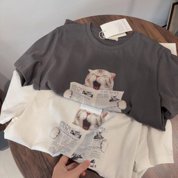 超可愛貓咪看報減齡印花T恤-2色 超可愛貓咪看報減齡印花T恤-2色