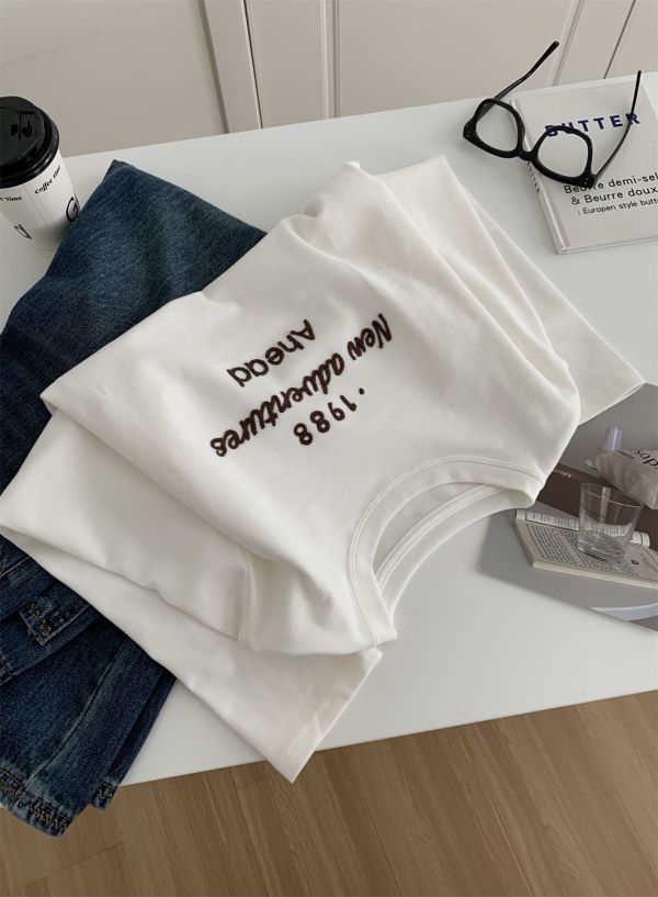 簡約字母刺繡正肩打底磨毛t-2色 簡約字母刺繡正肩打底磨毛t-2色