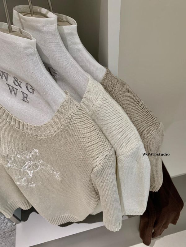 設計感騎馬刺繡百搭針織上衣-3色 設計感騎馬刺繡百搭針織上衣-3色