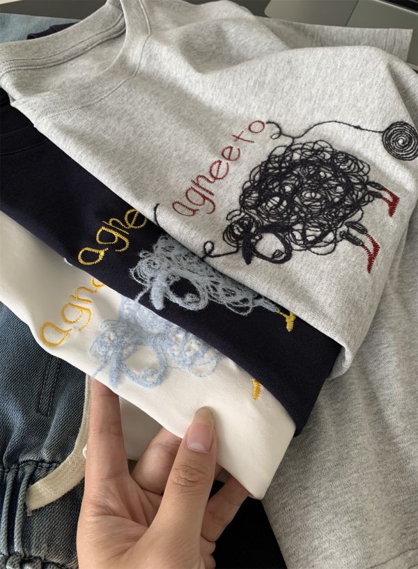 設計感立體線條小羊刺繡造型T-3色 設計感立體線條小羊刺繡造型T-3色