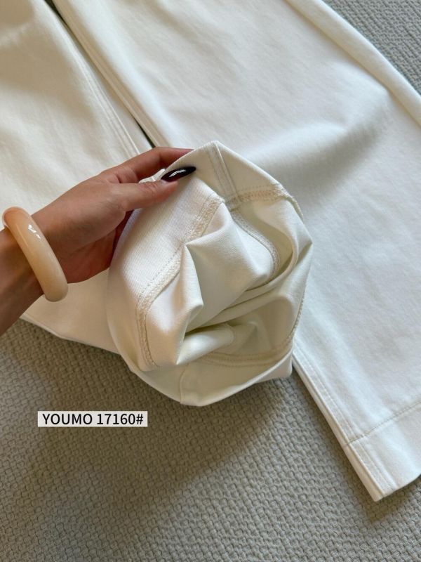 極簡風米白色四面彈小馬刺繡牛仔褲 極簡風米白色四面彈小馬刺繡牛仔褲