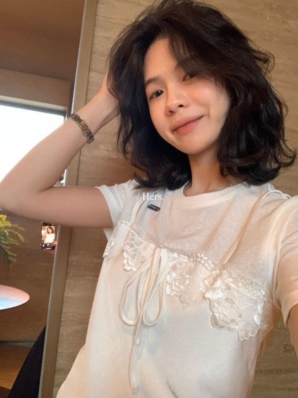 精緻感氣質 肌理蕾絲拼接溫柔上衣-2色 精緻感氣質 肌理蕾絲拼接溫柔上衣-2色