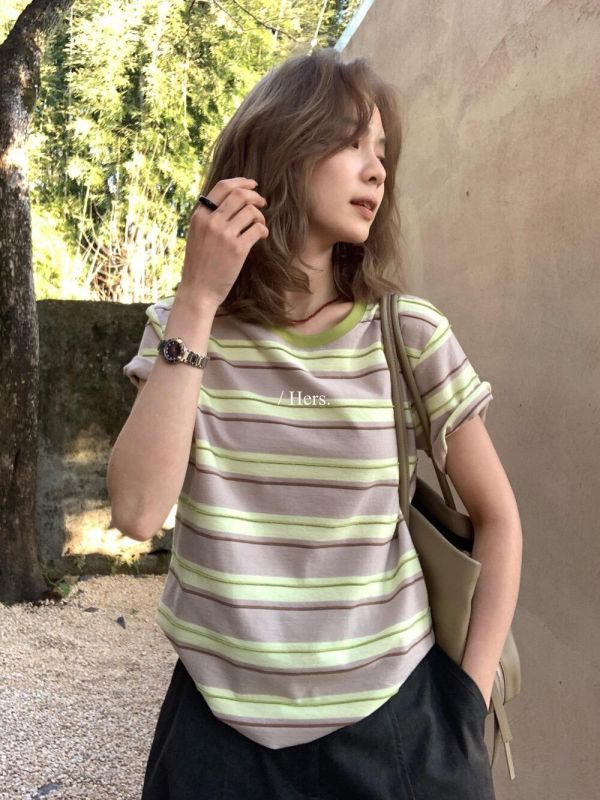 質感撞色～顯白設計感條紋上衣-2色 質感撞色～顯白設計感條紋上衣-2色