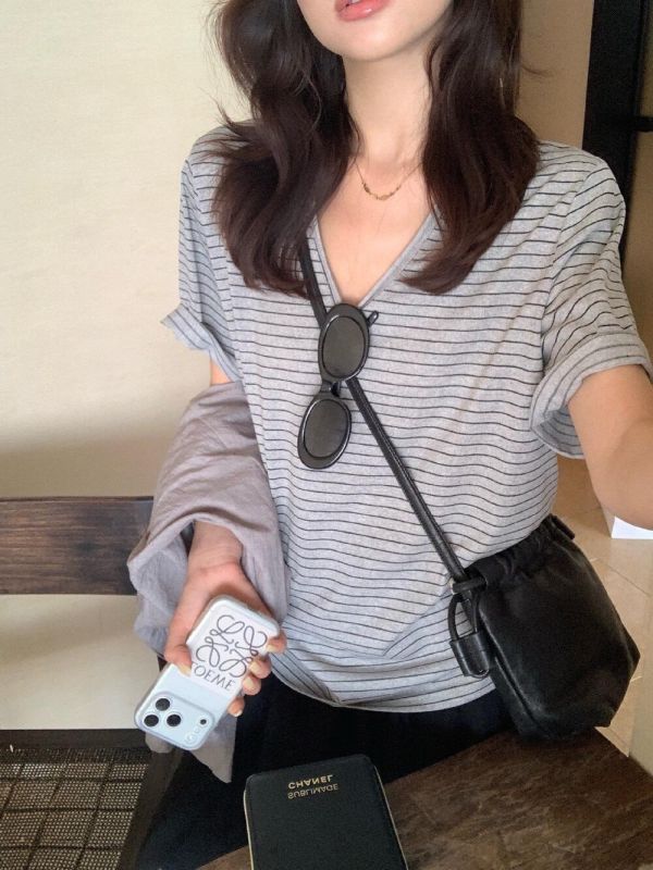 輕薄好穿 V領寬鬆亞麻捲邊袖T-11色 輕薄好穿 V領寬鬆亞麻捲邊袖T-11色