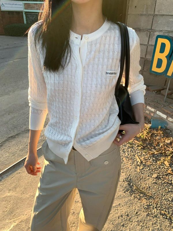 質感麻花時尚學院風小標圓領針織開衫上衣-5色 質感麻花時尚學院風小標圓領針織開衫上衣-5色