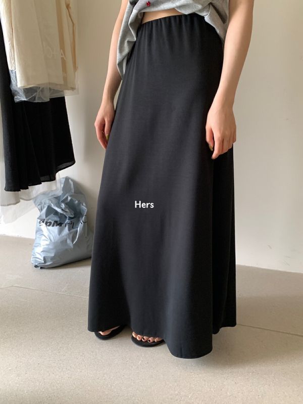 紙片瘦瘦裙 基礎百搭質感超舒服半身裙-3色 紙片瘦瘦裙 基礎百搭質感超舒服半身裙-3色
