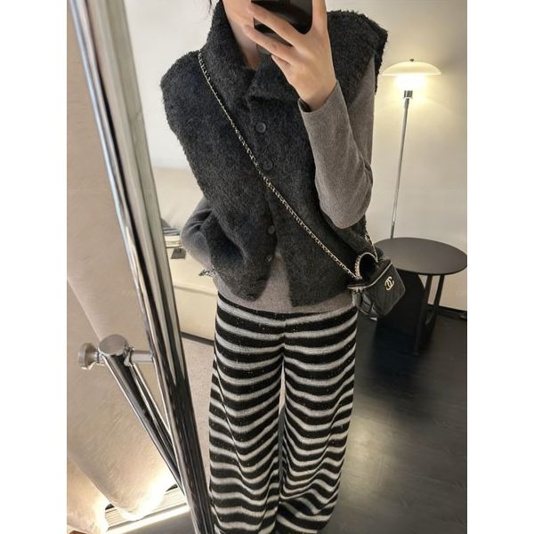 簡約百搭翻領韓系背心-3色 簡約百搭翻領韓系背心-3色