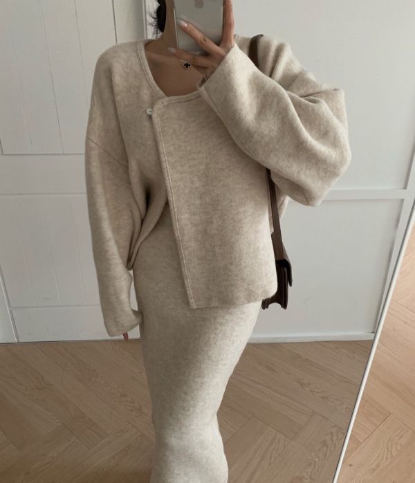 Korea 寬鬆毛呢外套＋高腰包臀裙子-3色 Korea 寬鬆毛呢外套＋高腰包臀裙子-3色