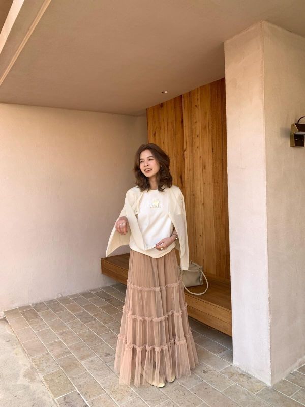 不撞款 韓系chic立體花朵刺繡別緻圓領T恤-3色 不撞款 韓系chic立體花朵刺繡別緻圓領T恤-3色