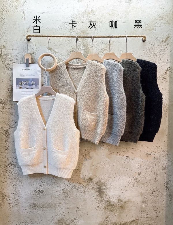 蝴蝶結扣 羊羔毛復古設計釦背心-5色 蝴蝶結扣 羊羔毛復古設計釦背心-5色