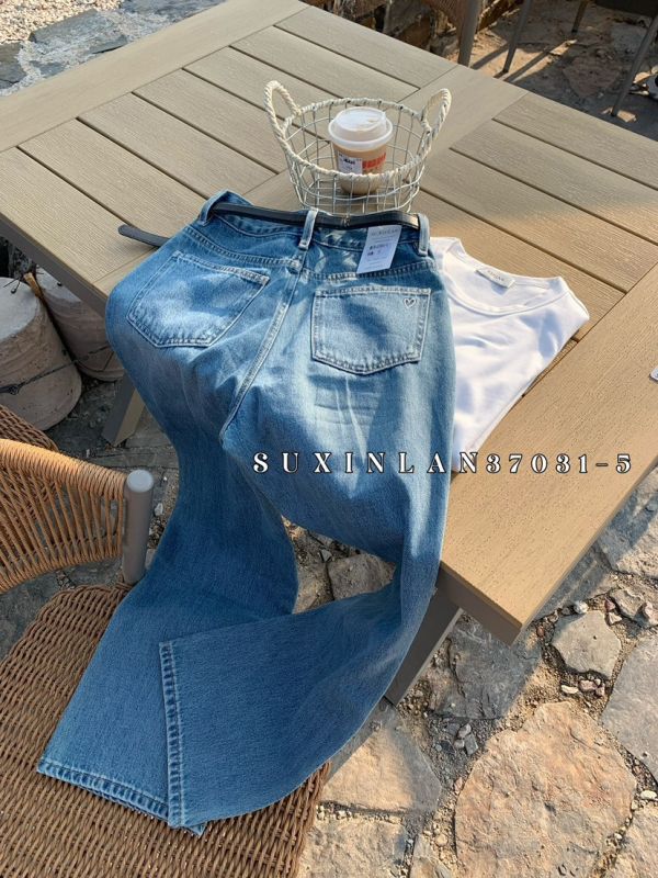 好版型顯瘦 愛心刺繡牛仔直筒褲 好版型顯瘦 愛心刺繡牛仔直筒褲