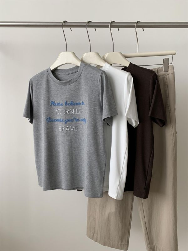 涼感莫代爾棉顯白復古刺繡果凍T-3色 涼感莫代爾棉顯白復古刺繡果凍T-3色