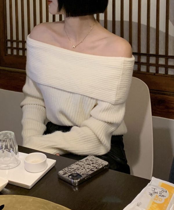 Korea 坑條一字領針織毛衣-4色 Korea 坑條一字領針織毛衣-4色