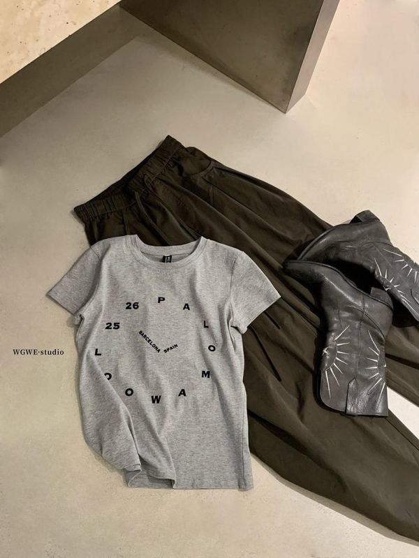 韓系字母數字鐘錶植絨修身T-2色 韓系字母數字鐘錶植絨修身T-2色