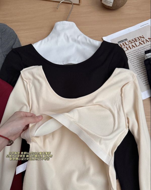 自帶罩杯 圓領保暖磨毛上衣-4色 自帶罩杯 圓領保暖磨毛上衣-4色
