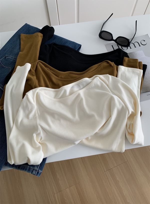 設計感一字肩柔軟慕斯絨露鎖骨百搭打底衫-4色 設計感一字肩柔軟慕斯絨露鎖骨百搭打底衫-4色