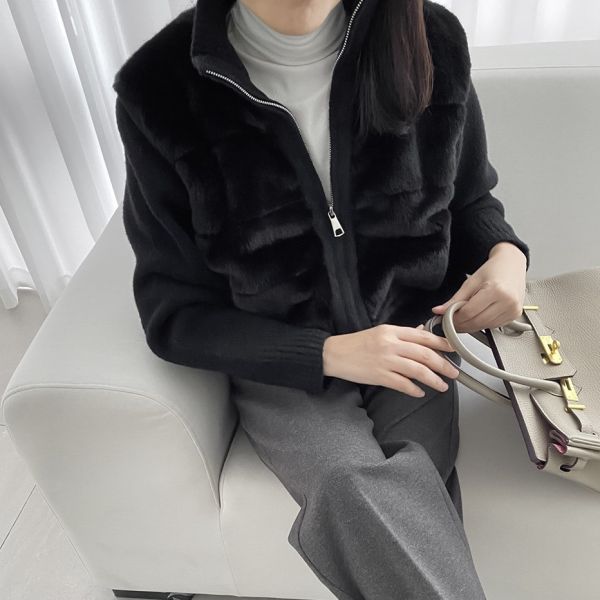 Korea 針織秀拼接皮草外套-2色 Korea 針織秀拼接皮草外套-2色