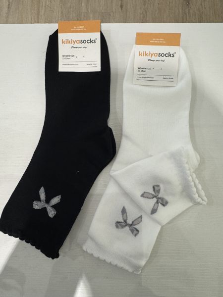 Korea 蝴蝶結中桶襪-2色 Korea 蝴蝶結中桶襪-2色