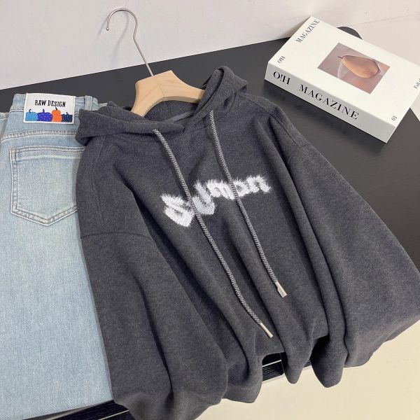 糯米絨重工刺繡抽繩連帽字母上衣 糯米絨重工刺繡抽繩連帽字母上衣