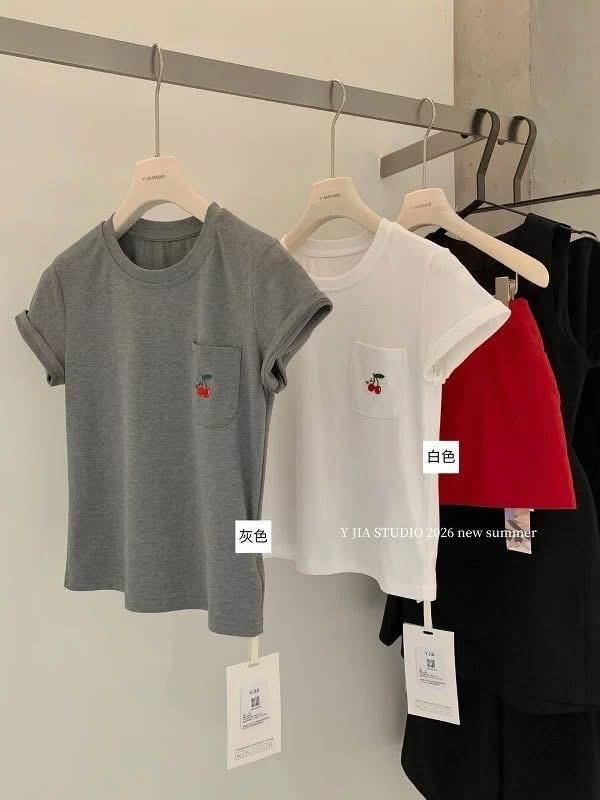 小櫻桃口袋正肩棉tee-2色 小櫻桃口袋正肩棉tee-2色