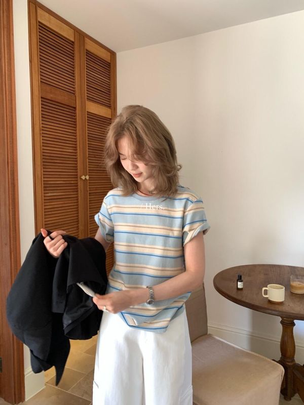 質感撞色～顯白設計感條紋上衣-2色 質感撞色～顯白設計感條紋上衣-2色