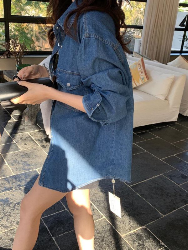 帥氣雙口袋寬鬆薄款牛仔襯衫上衣 帥氣雙口袋寬鬆薄款牛仔襯衫上衣