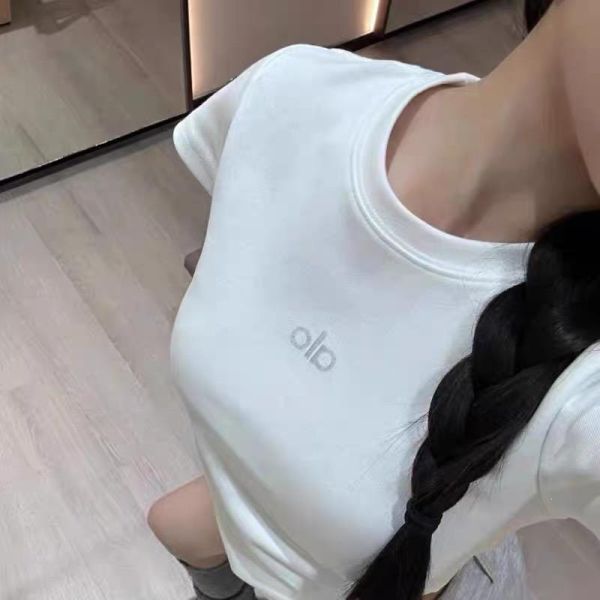 質感休閒透氣挺版正肩修身上衣-4色 質感休閒透氣挺版正肩修身上衣-4色