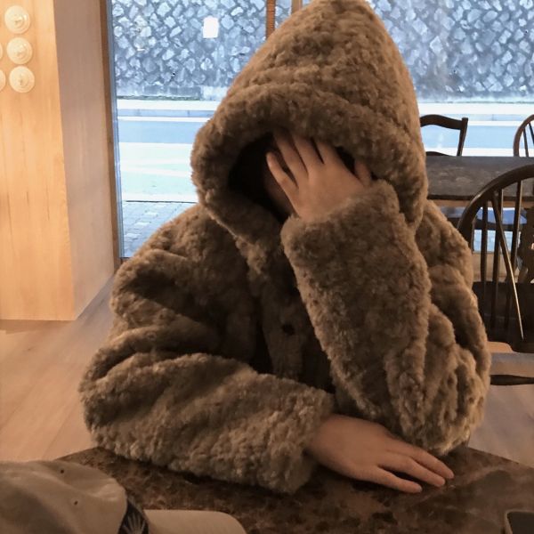 Korea 羊羔毛連帽短款外套-3色 Korea 羊羔毛連帽短款外套-3色