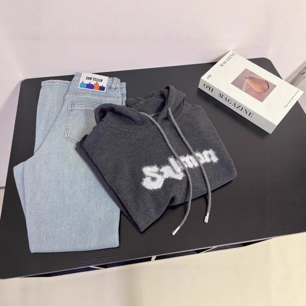 糯米絨重工刺繡抽繩連帽字母上衣 糯米絨重工刺繡抽繩連帽字母上衣