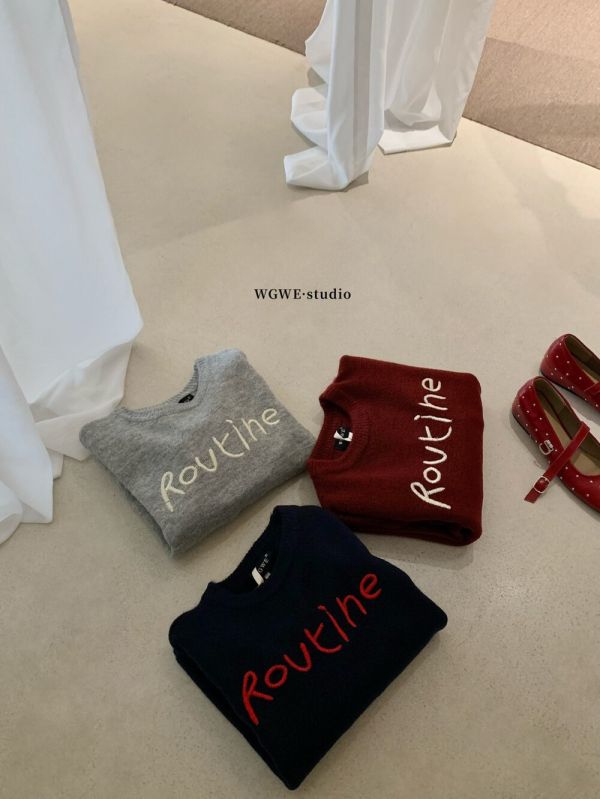 美式撞色字母刺繡短款針織上衣-3色 美式撞色字母刺繡短款針織上衣-3色