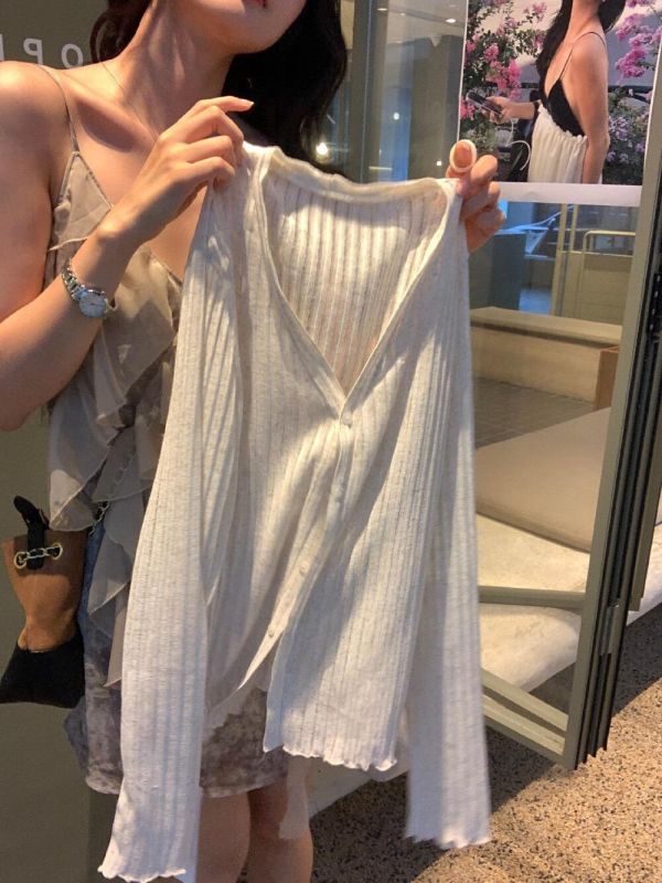 輕透防曬 鏤空木耳邊坑條防曬針織罩衫 輕透防曬 鏤空木耳邊坑條防曬針織罩衫