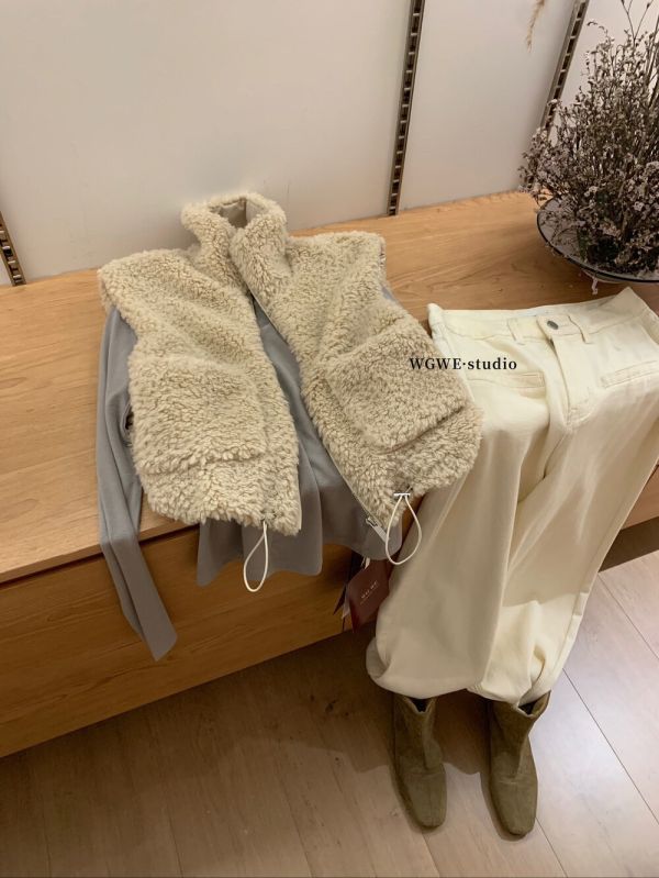 奶系小羊羔粒絨拼接毛毛背心 奶系小羊羔粒絨拼接毛毛背心