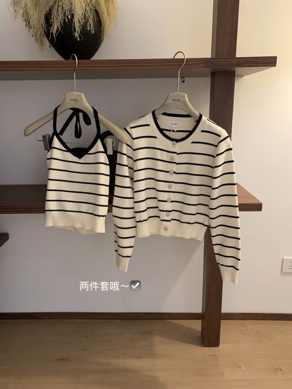 櫻花慕斯韓系掛脖條紋背心+溫柔開衫外套-2色 櫻花慕斯韓系掛脖條紋背心+溫柔開衫外套-2色