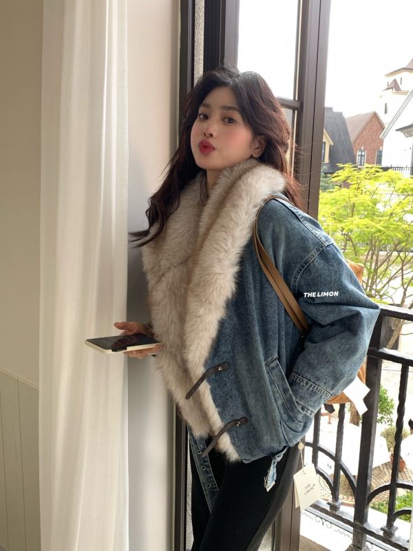設計感重工拼接加絨大毛領毛衣保暖牛仔外套 設計感重工拼接加絨大毛領毛衣保暖牛仔外套
