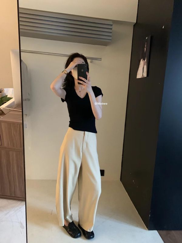 夏季瘦瘦極簡風彈力修身V領上衣-3色 夏季瘦瘦極簡風彈力修身V領上衣-3色